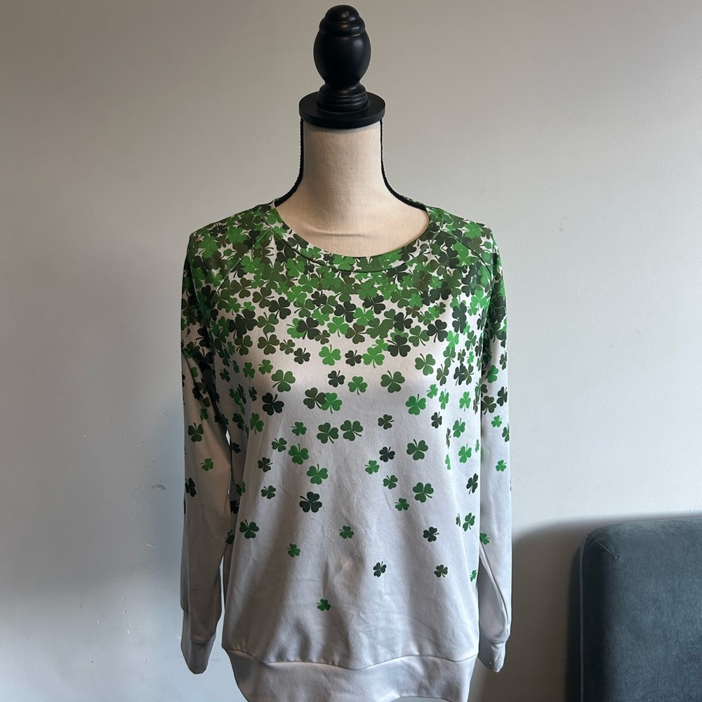Exclusive Green Clover Print Sweatshirt